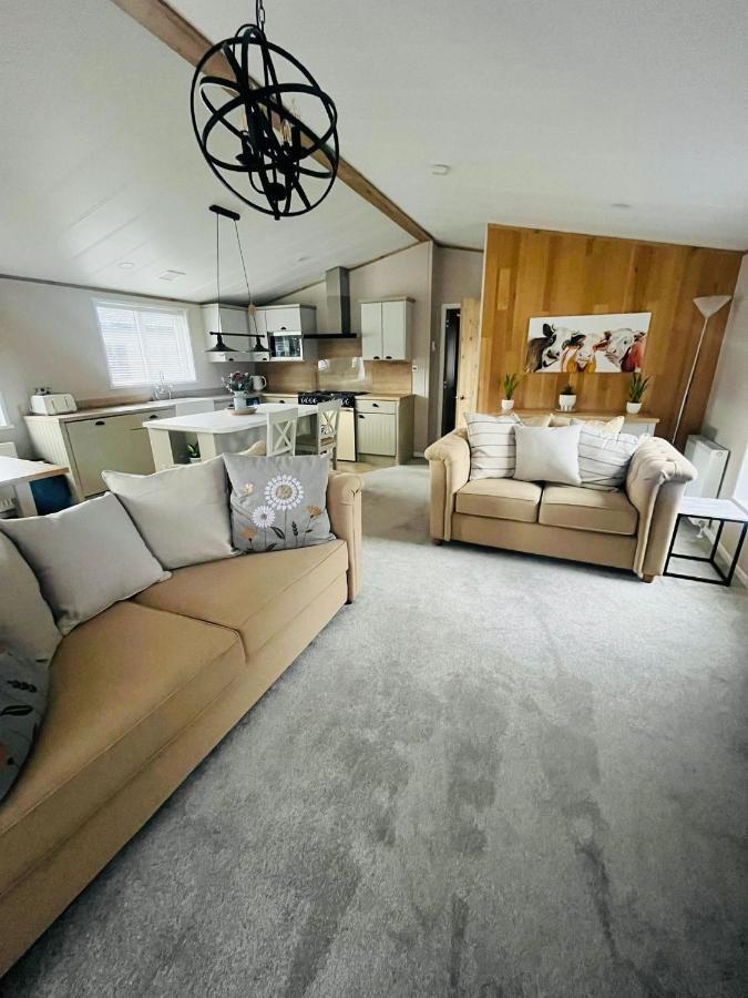 Copse View Lodge With Hot Tub York Exterior foto