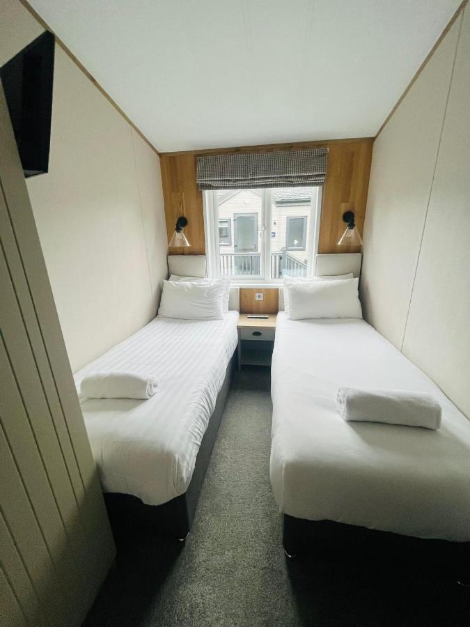 Copse View Lodge With Hot Tub York Exterior foto